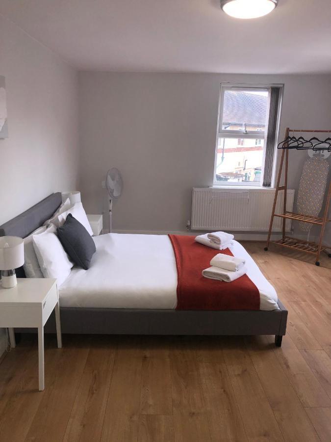 2 Bedroom Large First Floor Apartment With Free Parking Loughborough Exterior photo
